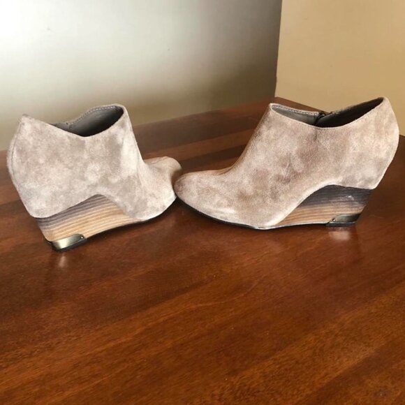 Cute Vince Camuto Suede Sand Colour Block Wedge Ankle-Boot Shoe - Picture 5 of 12